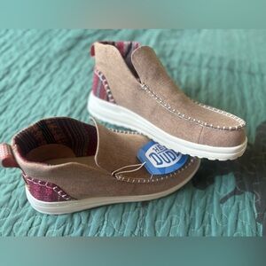 Hey Dude women’s 10 New